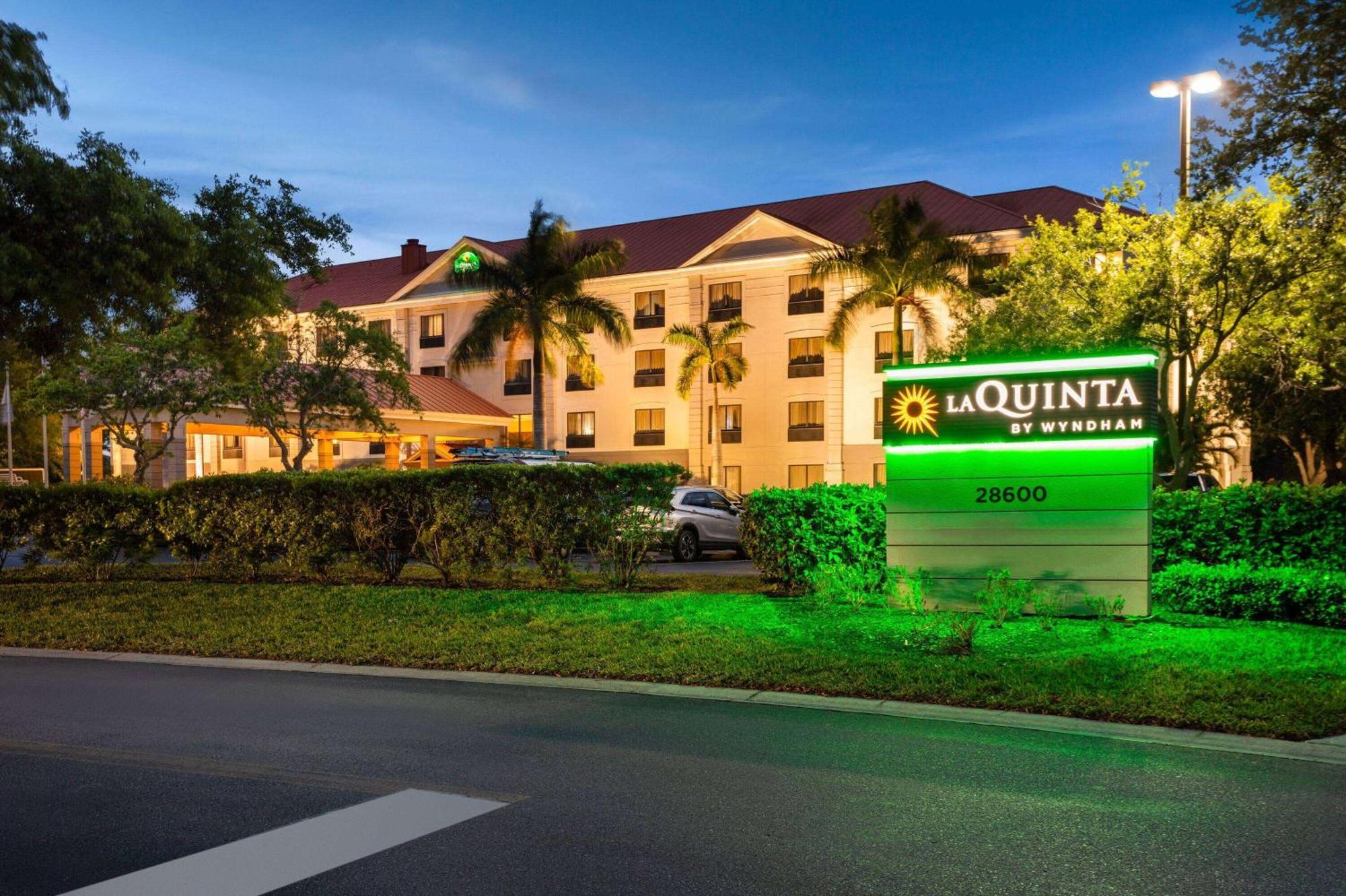 La Quinta By Wyndham Bonita Springs Naples North Hotel Bagian luar foto