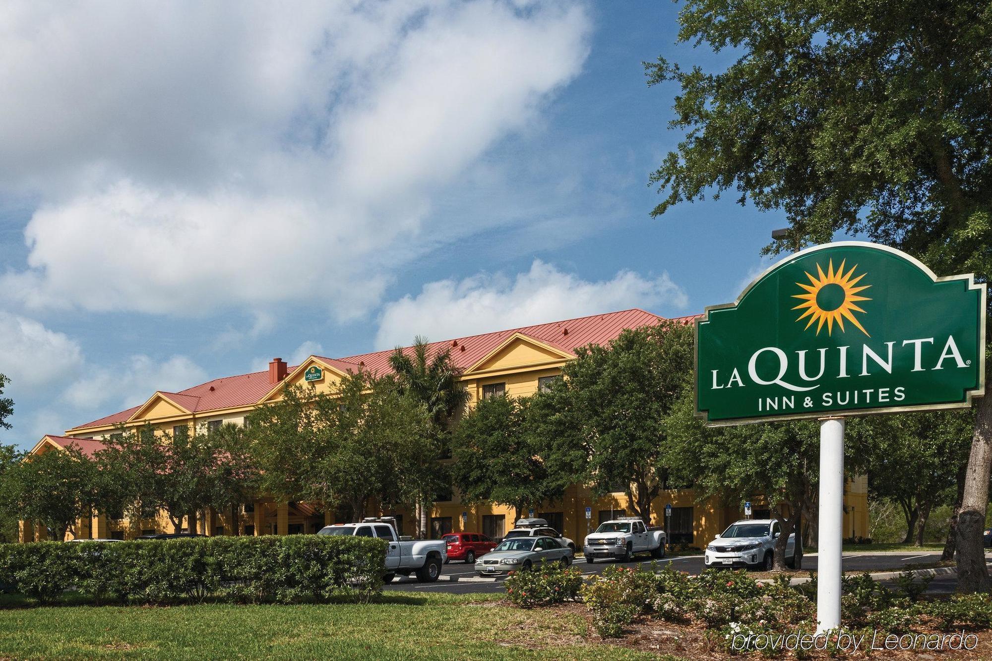 La Quinta By Wyndham Bonita Springs Naples North Hotel Bagian luar foto